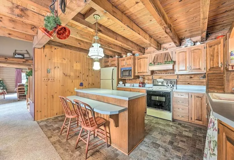 Primitive Goshen Pine Lodge With Fireplace!