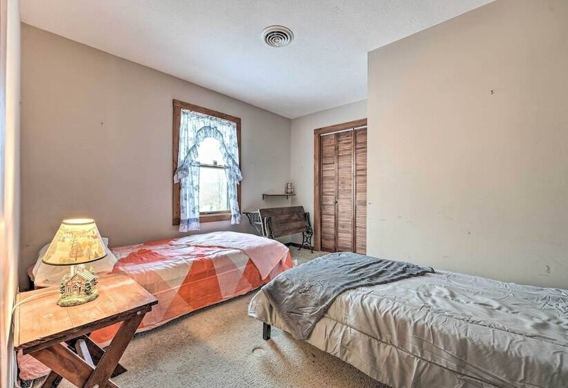 Primitive Goshen Pine Lodge With Fireplace!