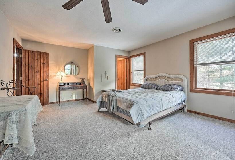 Primitive Goshen Pine Lodge With Fireplace!