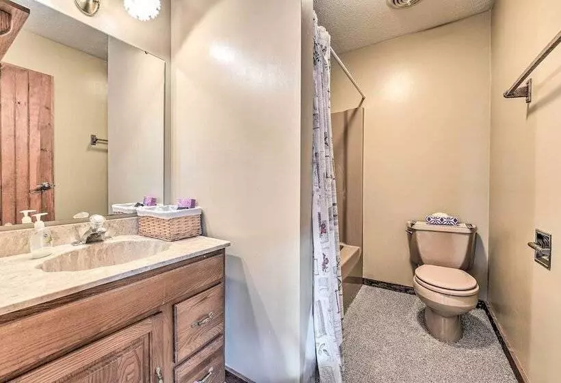 Primitive Goshen Pine Lodge With Fireplace!