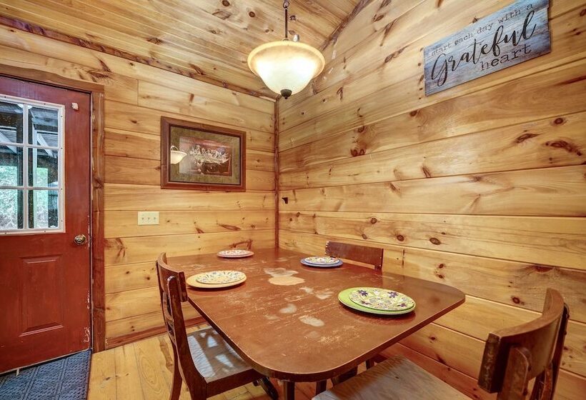 Private Broken Bow Cabin W/ Hot Tub + Gazebo!