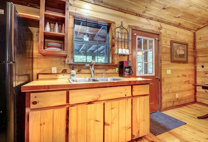 Private Broken Bow Cabin W/ Hot Tub + Gazebo!