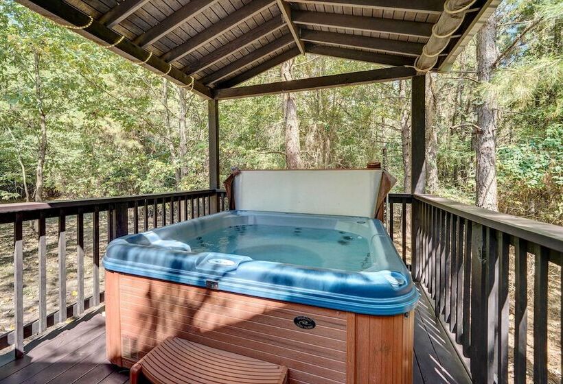 Private Broken Bow Cabin W/ Hot Tub + Gazebo!
