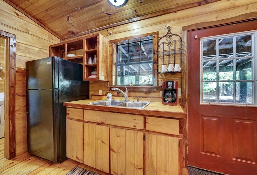 Private Broken Bow Cabin W/ Hot Tub + Gazebo!