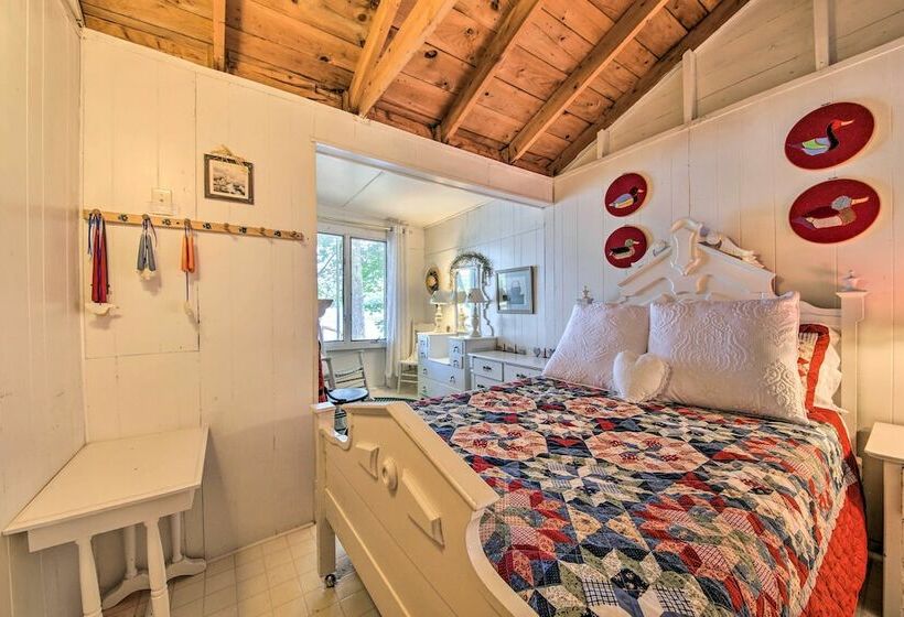 Quiet & Lovely Lakefront Cottage For Families!