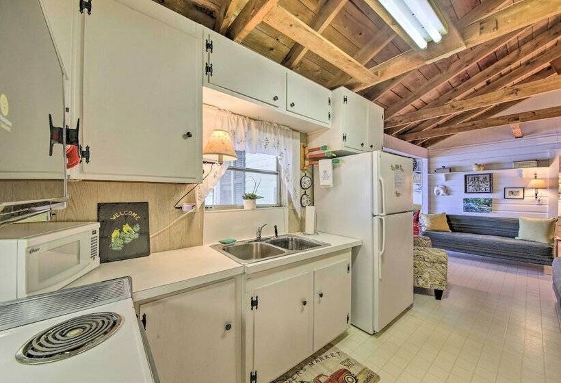 Quiet & Lovely Lakefront Cottage For Families!