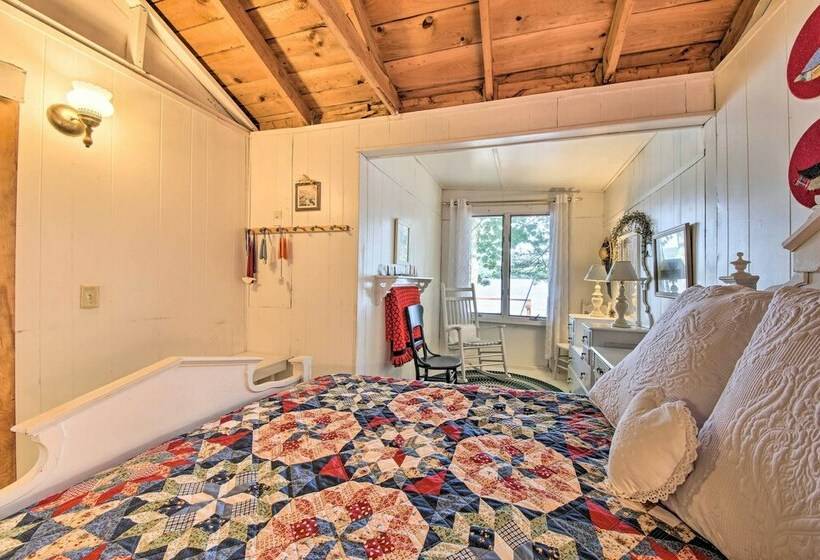 Quiet & Lovely Lakefront Cottage For Families!