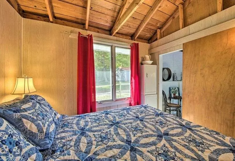 Quiet & Lovely Lakefront Cottage For Families!