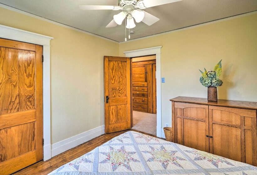 Relaxing Waterloo Retreat W/ Orchard View!