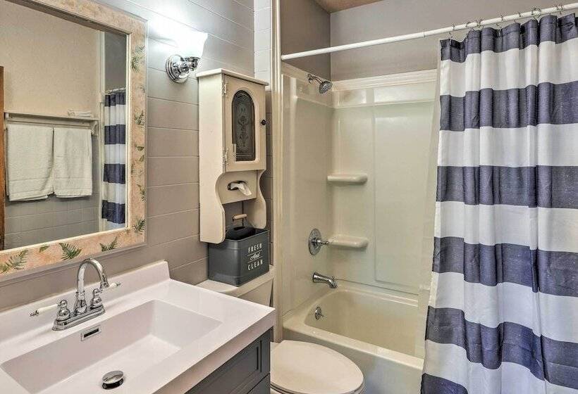 Relaxing Waterloo Retreat W/ Orchard View!