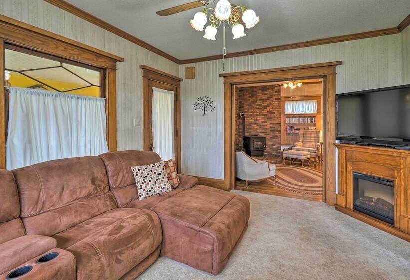 Relaxing Waterloo Retreat W/ Orchard View!