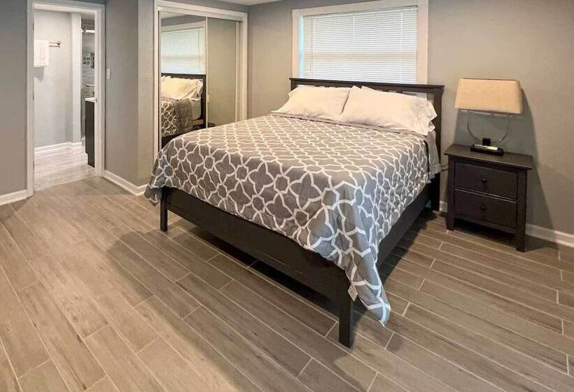 Renovated Port Richey Oasis W/ Lanai + Grill!