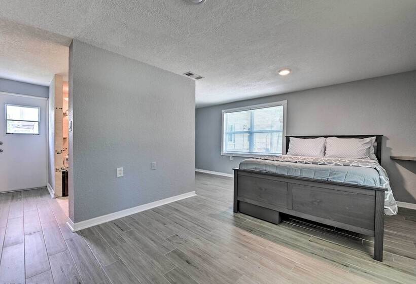 Renovated Port Richey Oasis W/ Lanai + Grill!