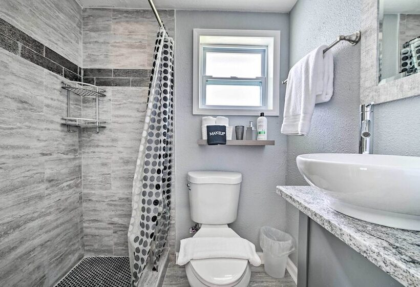 Renovated Port Richey Oasis W/ Lanai + Grill!