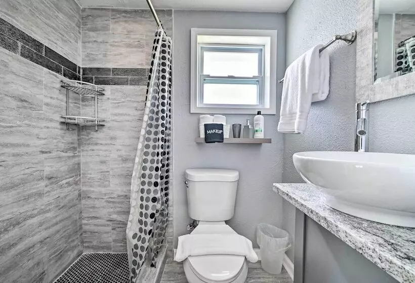 Renovated Port Richey Oasis W/ Lanai + Grill!