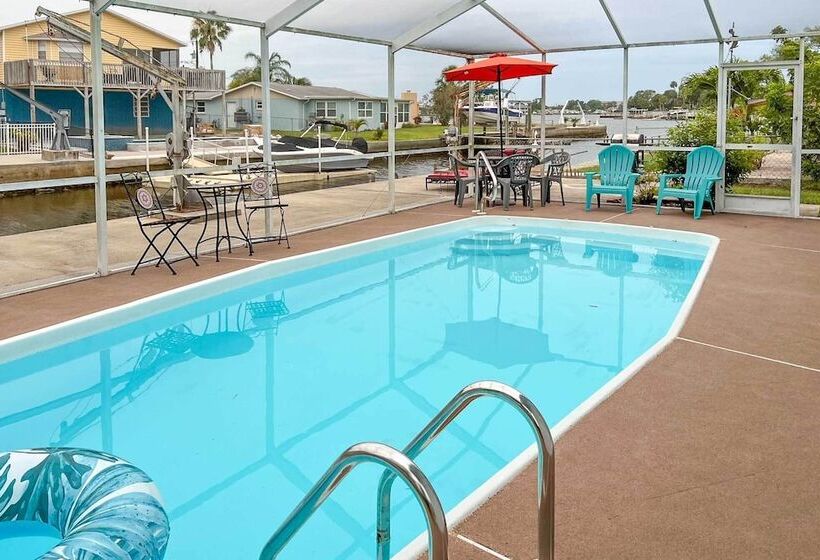 Renovated Port Richey Oasis W/ Lanai + Grill!