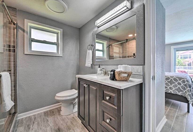 Renovated Port Richey Oasis W/ Lanai + Grill!