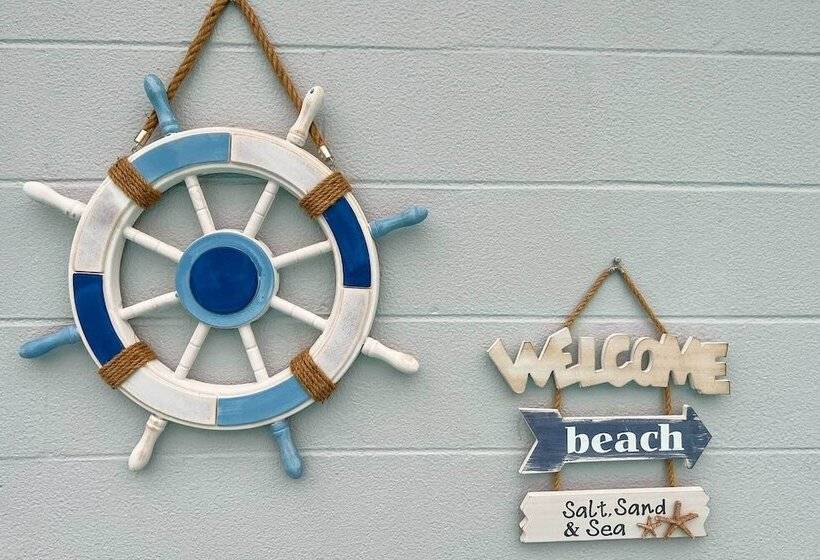 Renovated Port Richey Oasis W/ Lanai + Grill!