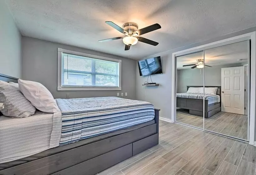 Renovated Port Richey Oasis W/ Lanai + Grill!