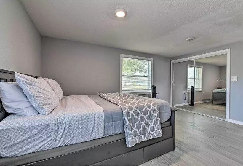 Renovated Port Richey Oasis W/ Lanai + Grill!