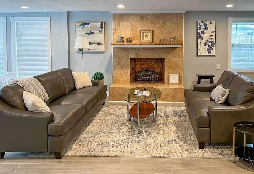 Renovated Port Richey Oasis W/ Lanai + Grill!