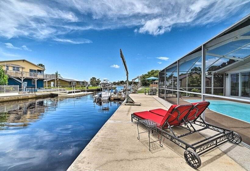 Renovated Port Richey Oasis W/ Lanai + Grill!