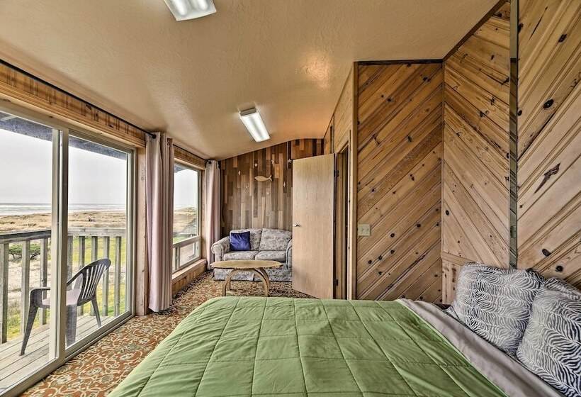 Sanderling Sea Cottages, Unit 3 W/ Private Balcony