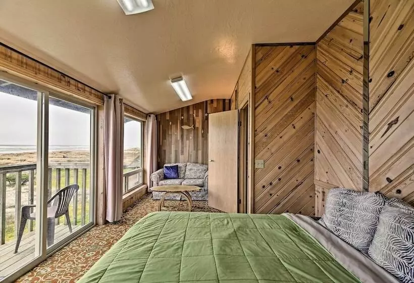 Sanderling Sea Cottages, Unit 3 W/ Private Balcony