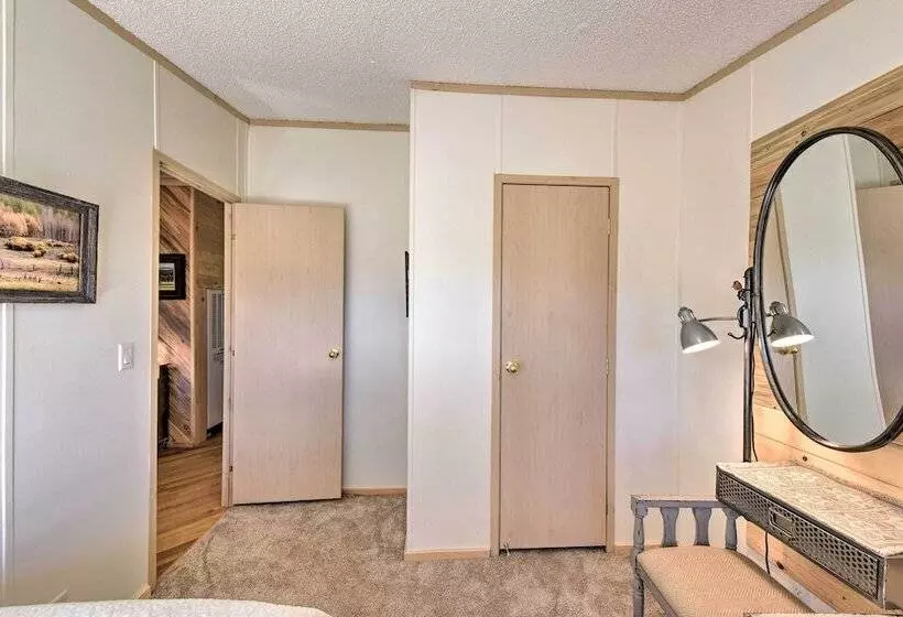 Secluded Mountain Retreat W/ Deck, Views & Hiking!