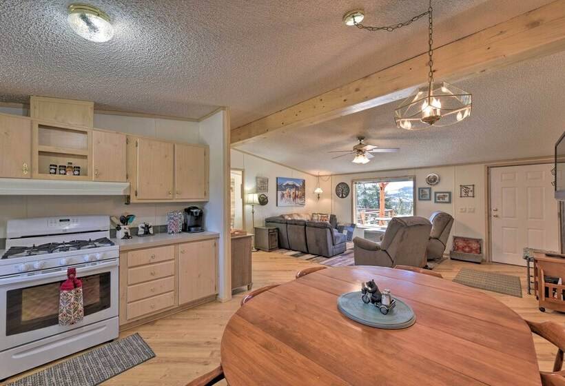 Secluded Mountain Retreat W/ Deck, Views & Hiking!