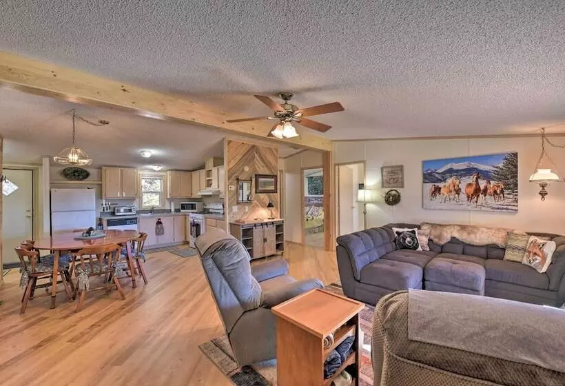 Secluded Mountain Retreat W/ Deck, Views & Hiking!