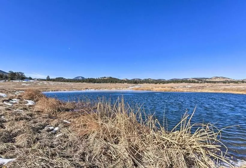 Secluded Mountain Retreat W/ Deck, Views & Hiking!