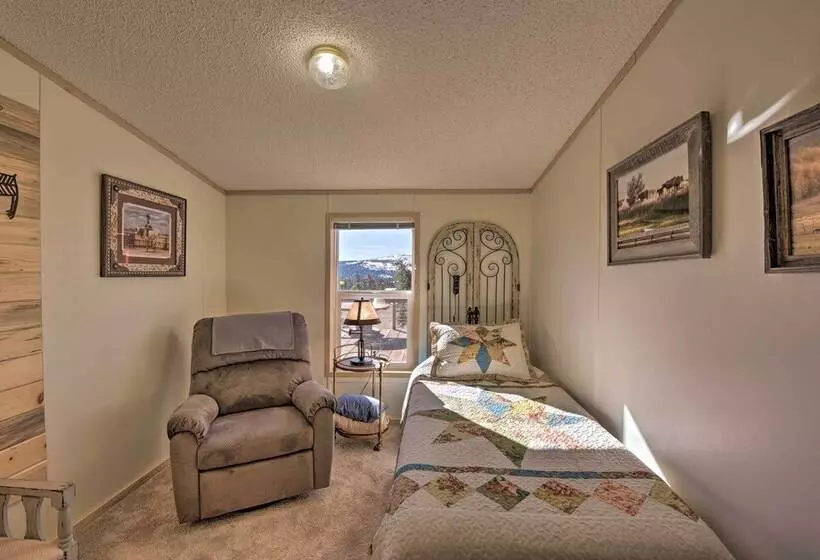 Secluded Mountain Retreat W/ Deck, Views & Hiking!