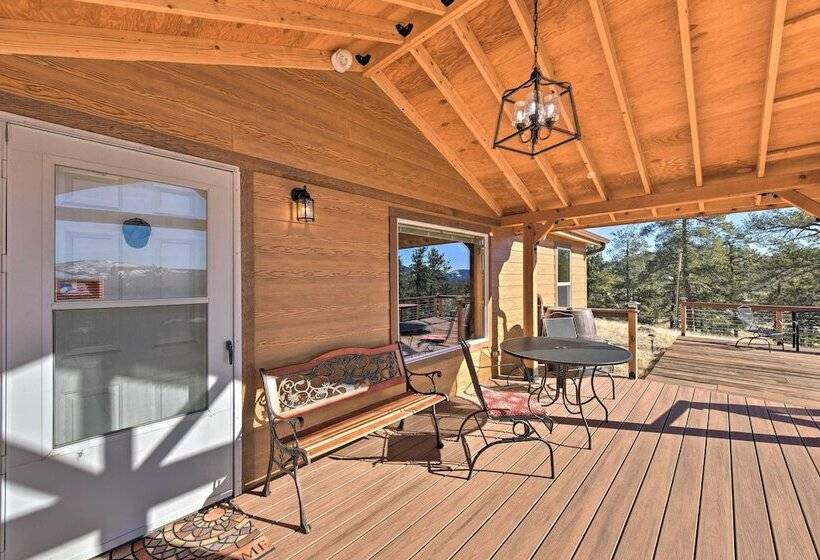 Secluded Mountain Retreat W/ Deck, Views & Hiking!