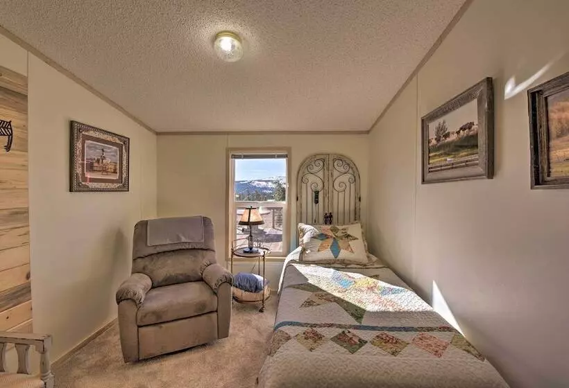 Secluded Mountain Retreat W/ Deck, Views & Hiking!