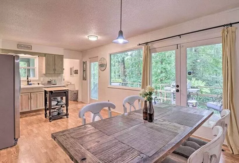 Peaceful Pisgah Forest Cottage W/ Fire Pit!