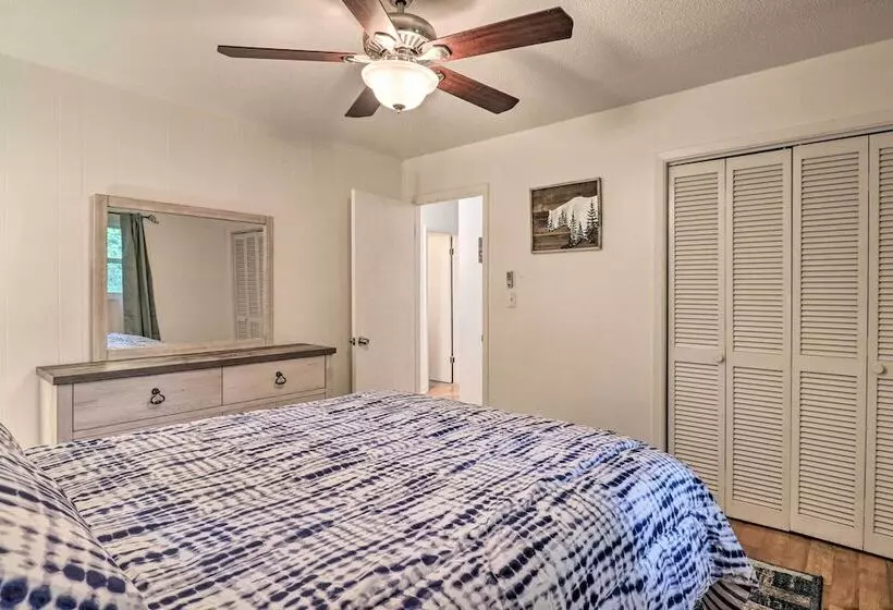 Peaceful Pisgah Forest Cottage W/ Fire Pit!