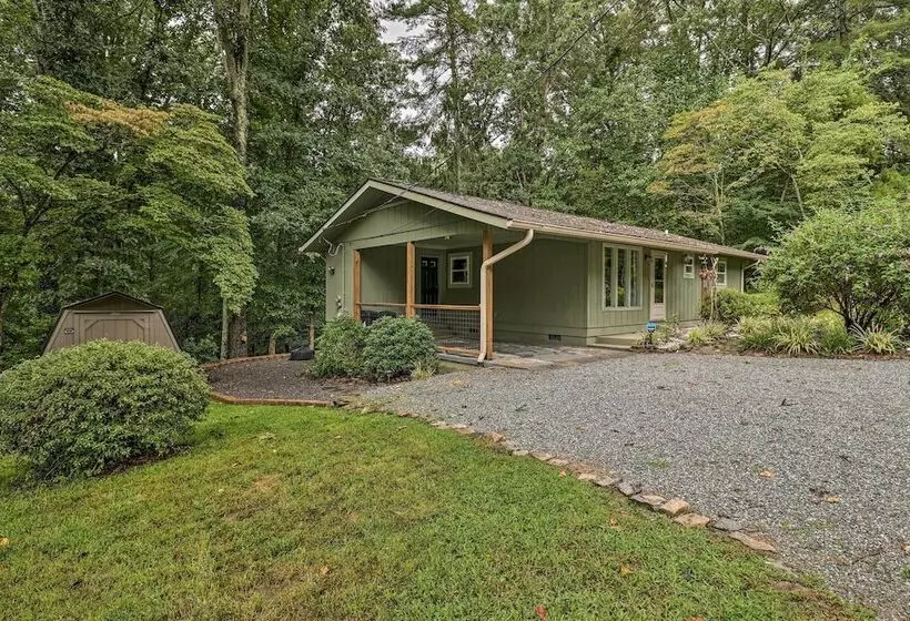 Peaceful Pisgah Forest Cottage W/ Fire Pit!