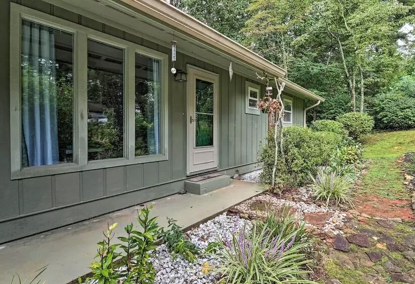 Peaceful Pisgah Forest Cottage W/ Fire Pit!