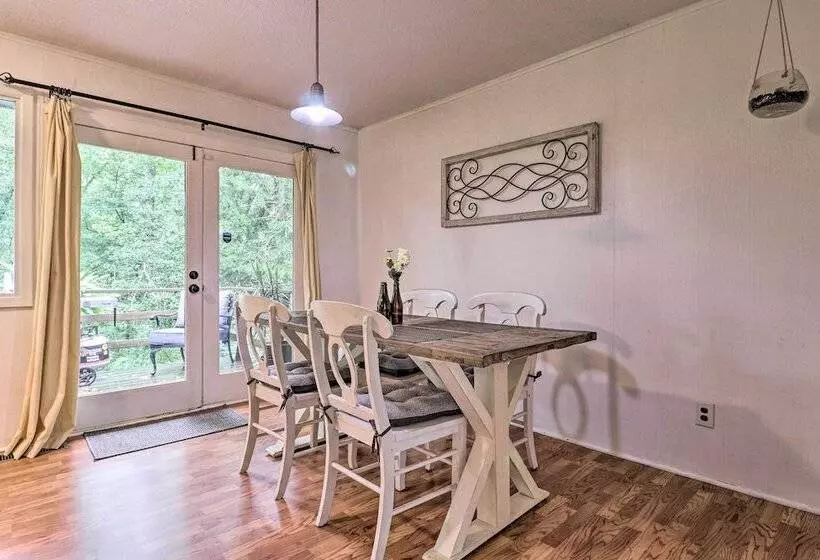 Peaceful Pisgah Forest Cottage W/ Fire Pit!