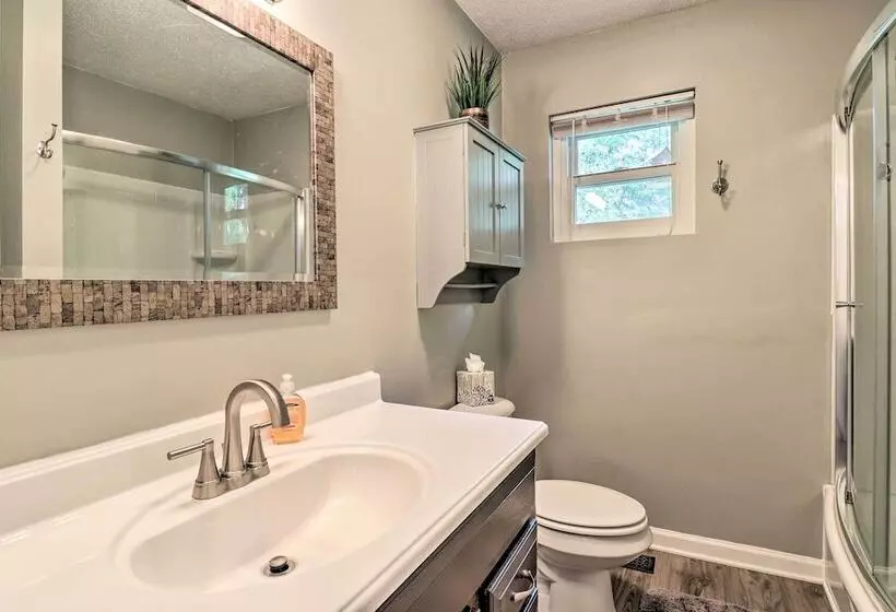 Peaceful Pisgah Forest Cottage W/ Fire Pit!