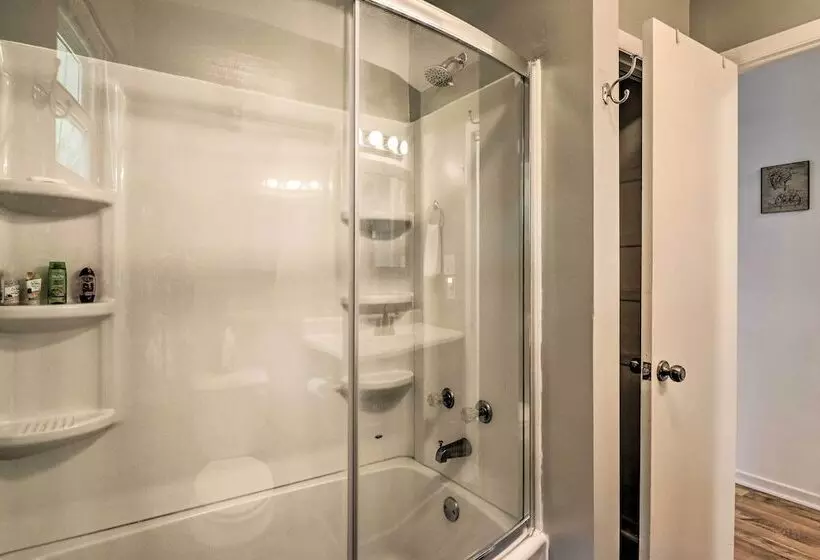 Peaceful Pisgah Forest Cottage W/ Fire Pit!