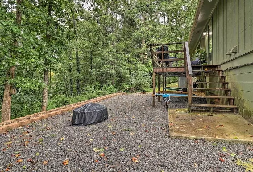 Peaceful Pisgah Forest Cottage W/ Fire Pit!