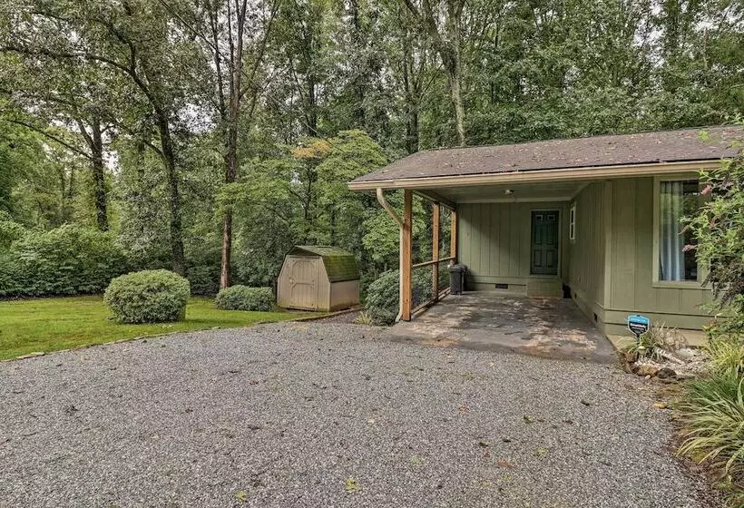 Peaceful Pisgah Forest Cottage W/ Fire Pit!