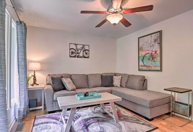 Peaceful Pisgah Forest Cottage W/ Fire Pit!