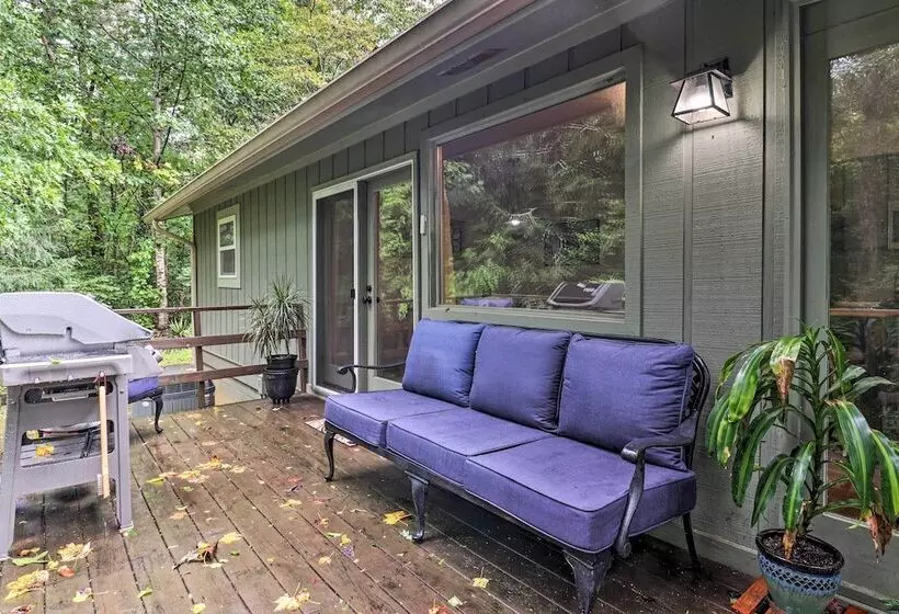 Peaceful Pisgah Forest Cottage W/ Fire Pit!
