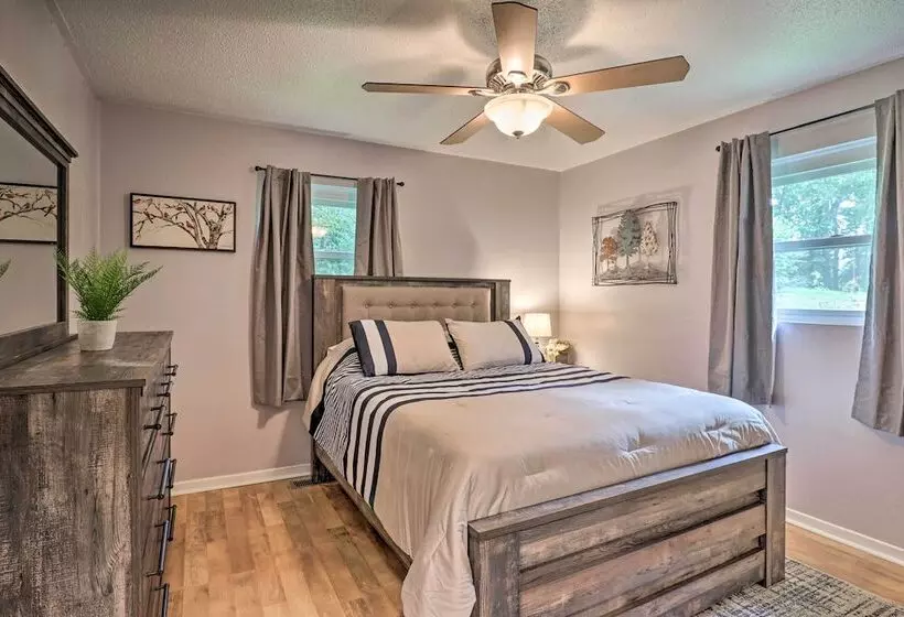 Peaceful Pisgah Forest Cottage W/ Fire Pit!