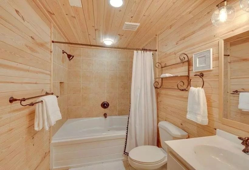 Beautiful Lake Keowee Home W/ Boat Dock & Fire Pit