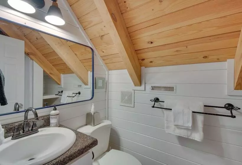 Beautiful Lake Keowee Home W/ Boat Dock & Fire Pit