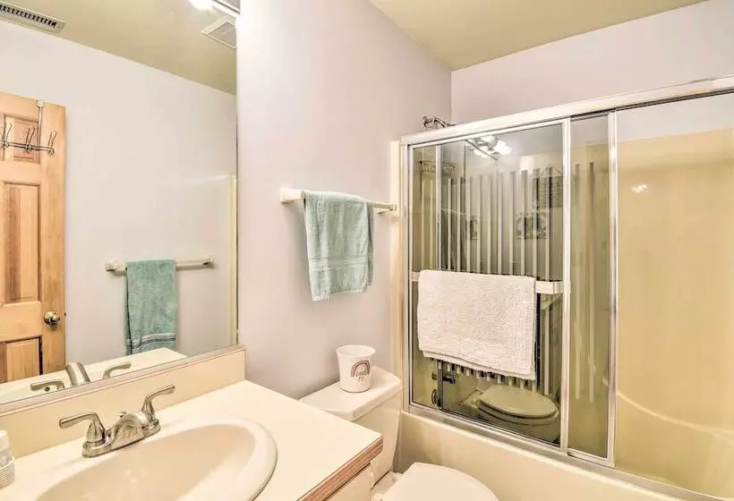 Southern Shores Family Retreat Mins To Beach!